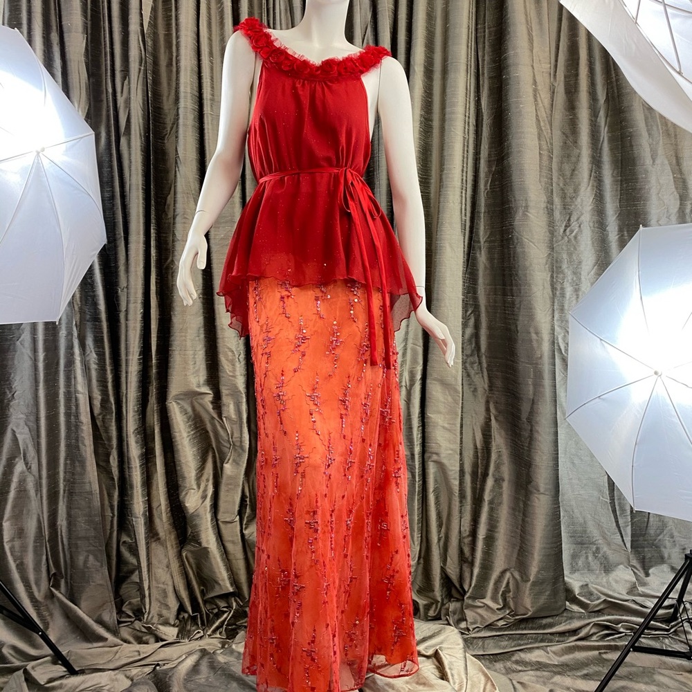 Red-volution dress - Picture 2 of 3